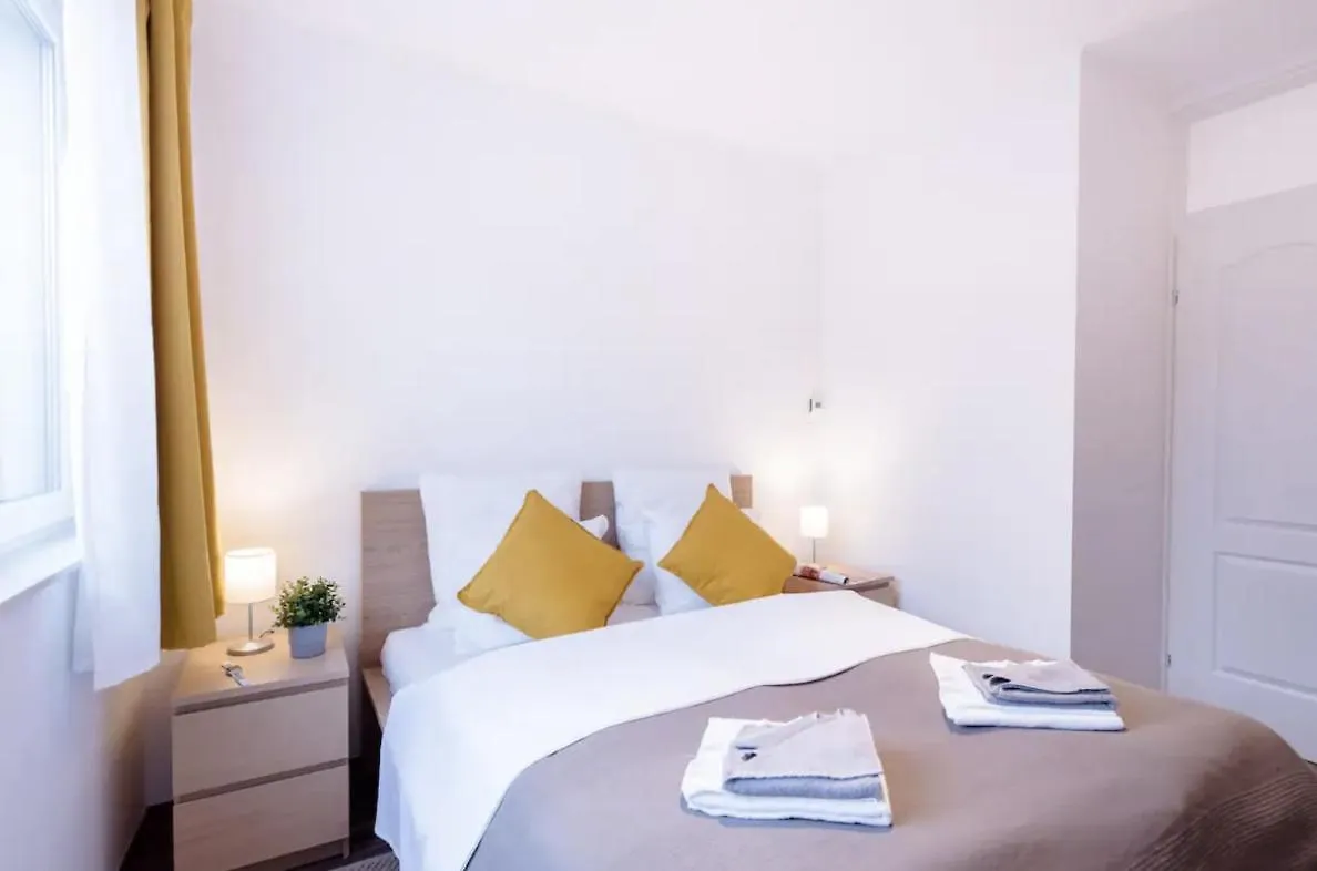 Apartamento Sunny 2Br With Balcony At Szoevetseg Street Budapest