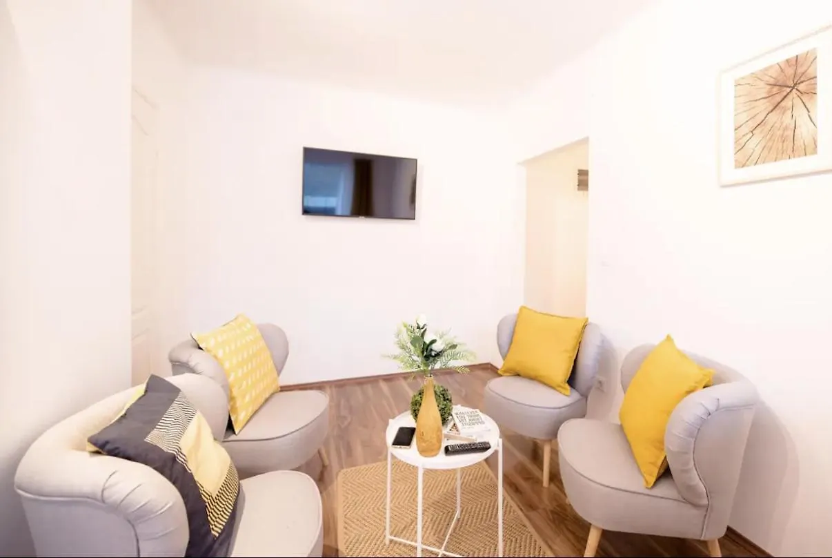 Apartamento Sunny 2Br With Balcony At Szoevetseg Street Budapest