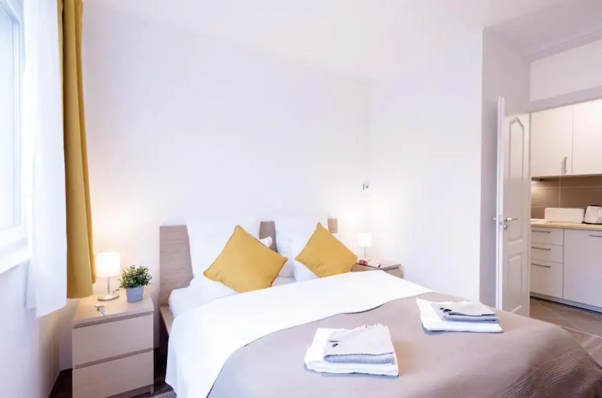 Apartamento Sunny 2Br With Balcony At Szoevetseg Street Budapest 0*,  Hungría